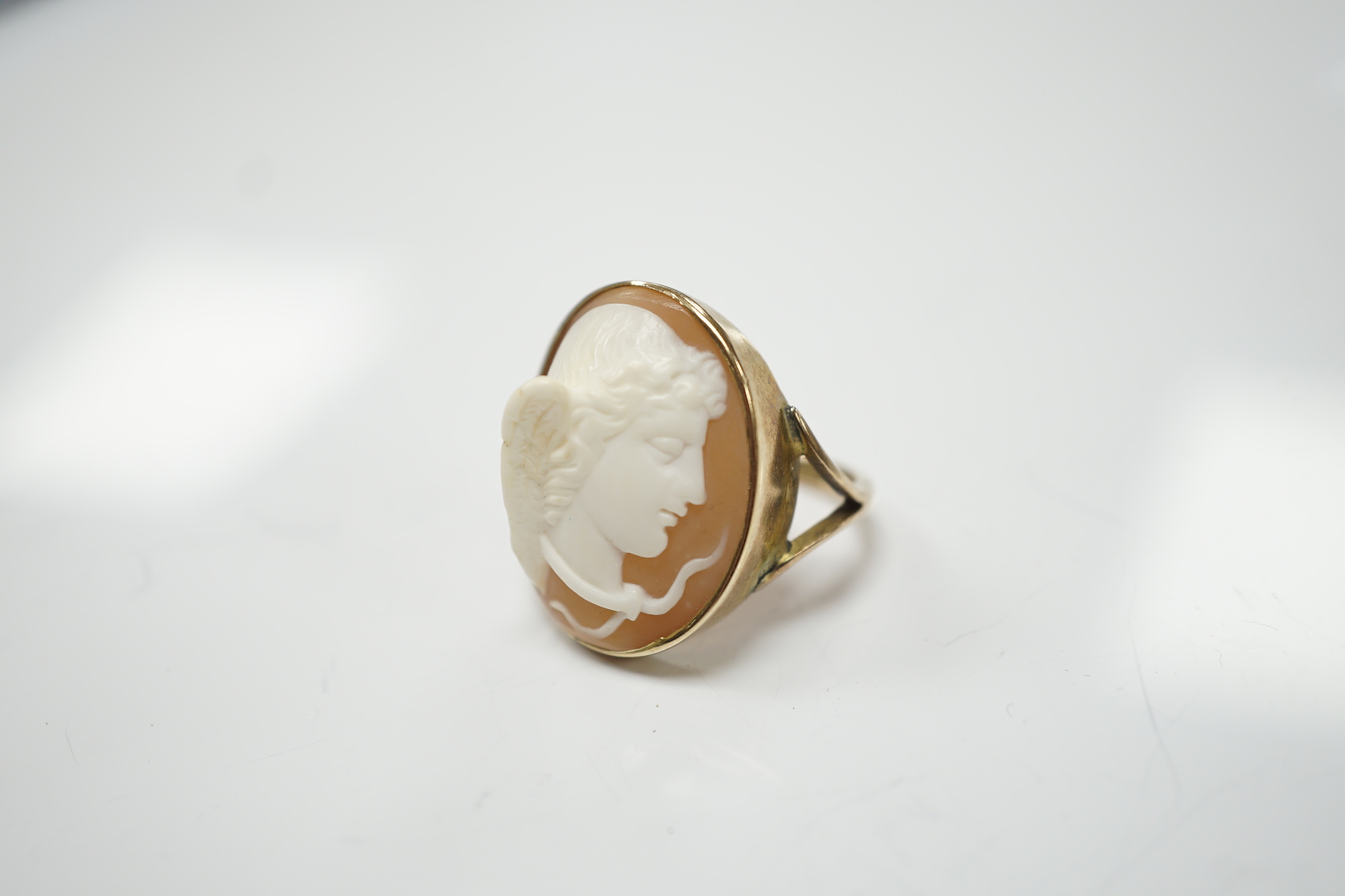 A 9ct and oval cameo shell set ring, carved with the head of Mercury, size O, gross weight 6.6 grams.